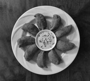 Veg Kurkure Momos [8 Pieces]