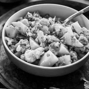 Aloo Gobhi With 4 Roti