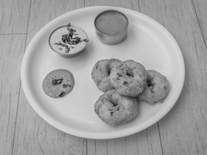 Vada (4 Pcs)                           