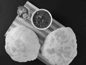 Chole Bhature (2 Pcs) 