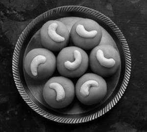 Besan Ghee Laddu
