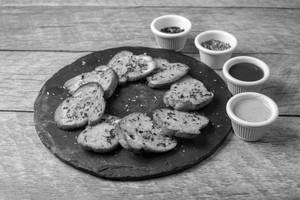 Crispy Garlic Bread Thins