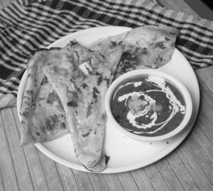 Dal Makhani With 2 Lachha Parantha