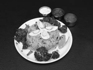 Chicken Lollipop Biryani(serves withraita and salan )