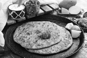 Aloo Paratha (2pc) With Curd And Pickle