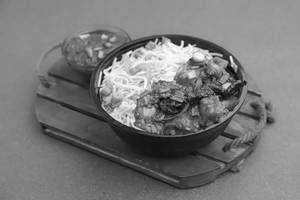 Paneer 65 (5pcs) + Veg Hakka Noodles Combo