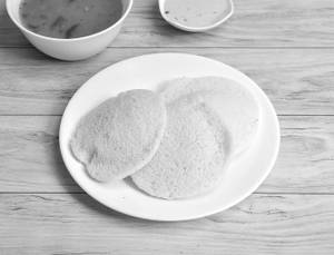 Podi Idli (3 Pc) Served Coconut Chutney and Sambar