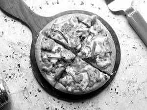 Chicken Meat Balls & Capsicum Pizza