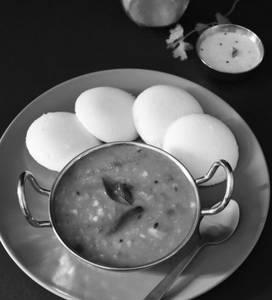 02 Piece Idli Sambhar
