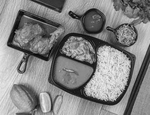 Chicken Dhakai Bhuna Office Parar Thali. (2pcs)
