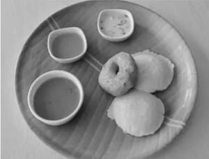 2 Idli ,1 Wada
