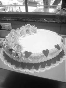 1lb Anniversary Cake                                                     