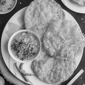 Dal Pakwan (1 Pakwan) With Dahi, Achar And Sindhi Papad