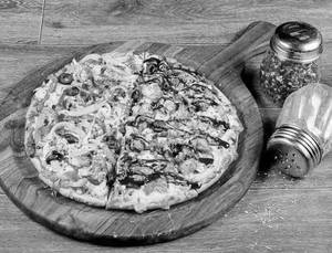 Half N Half Barbecue Chicken And Vegetablea Pizza