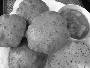 Palak Puri (8Pcs.) + Aalu Subzi +Masala Chass+ Mix Aachar