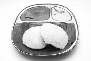 Idli Sambhar (Served With Chutney)