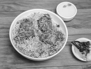 Chicken Hyderabadi Dum Biriyani (4 pcs Chicken and 1 egg)
