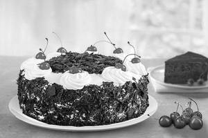 Black Forest Cake (1/2 Kg)