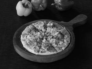Chicken N Crispy Corn Pizza