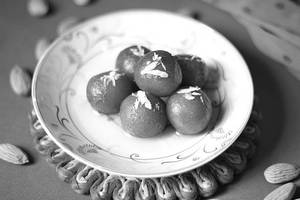 Gulab Jamun [4 Pieces ]