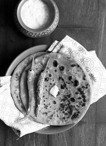 Paneer Paratha With Dal Makhni
