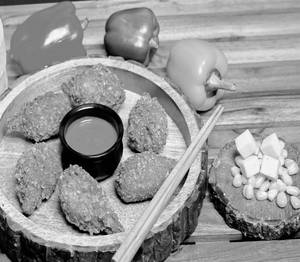 Corn Cheese Crunchy Momos [6 Pieces]