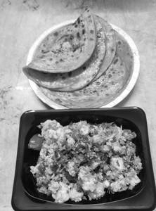 Homemade Special Paneer Bhurji + 2 Tawa Plain Parantha
