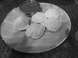 Idli + Chicken Kulambu