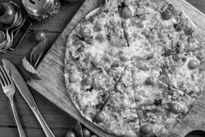 11" Margherita Pizza (8 Slices) (V)