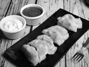 Assorted Paneer Momos Platter [12 Pieces]