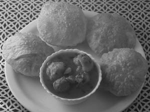 Matarshutir Kachuri With Aloo Dum  [4pcs] [Only Sunday]