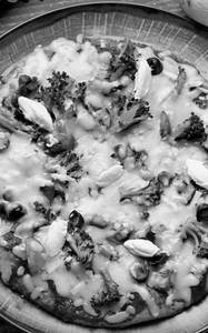 Tandoori Broccoli And Mushrooms Pizza
