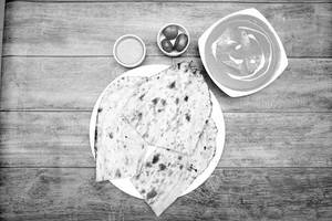 Butter Naan With Shahi Paneer