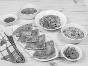 Paneer Paratha Thali