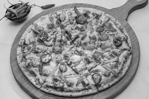 Tandoori chicken pizza
