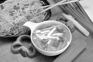 Veg Hakka Noodles(gravy)