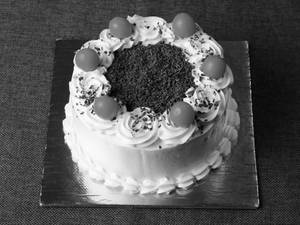 Black Forest Cake (1/2 kg)