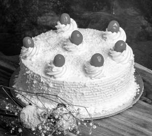 White Forest Cake [1kg]
