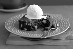 Walnut Brownie with Ice Cream