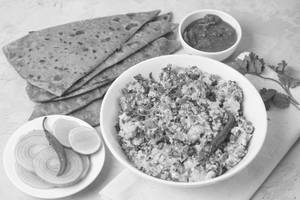 Paneer Bhurji With 3 Paratha Meal [Serves 1]