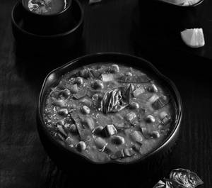 Fresh Aromatic Basil & Peppery Khada Pav Bhaji