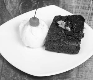 Chocolate Brownie With Vanilla Ice Cream
