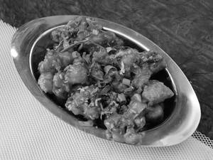 Peri Peri Veg Manchurian (Served with sauce)