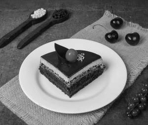 Royal Chocolate Pastry (150 Gms)
