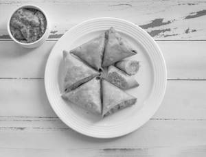 Dal Kanda Samosa(9 Pieces)