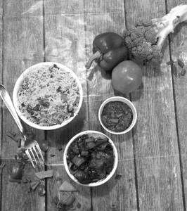 Paneer Chilli Dry 7 Pcs+ Veg Fried Rice (650 Ml)