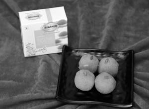 Kesar Motichoor Ladoo 4 Pcs (Vanaspati)