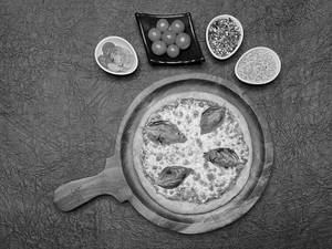 Classic Margherita Pizza