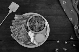 Theplas With Aloo Ki Sabzi Combo