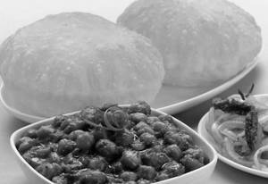 Puri (8 Pcs) + Chole +Masala Chass